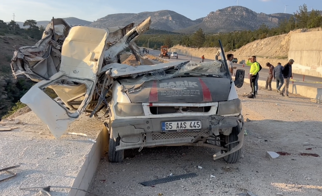 Kaçış rampasına giren Konya plakalı TIR faciaya yol açtı 12